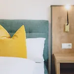 Apartment By We Rent *