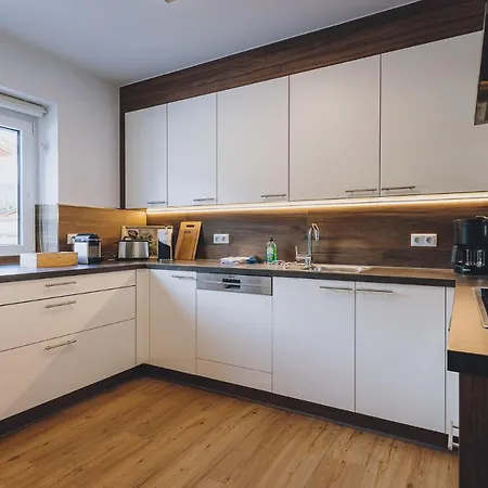 By We Rent * ツェル アム ゼー